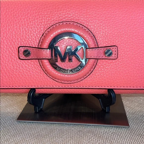 Michael Kors Coral Pink Pebbled Leather MK Circle Logo Wallet buttery Leather! - Picture 3 of 16